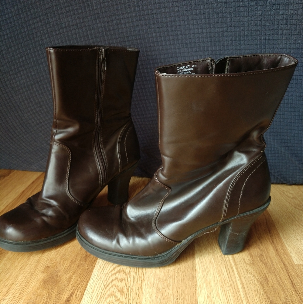 Mudd brown zip up boots, size 9M